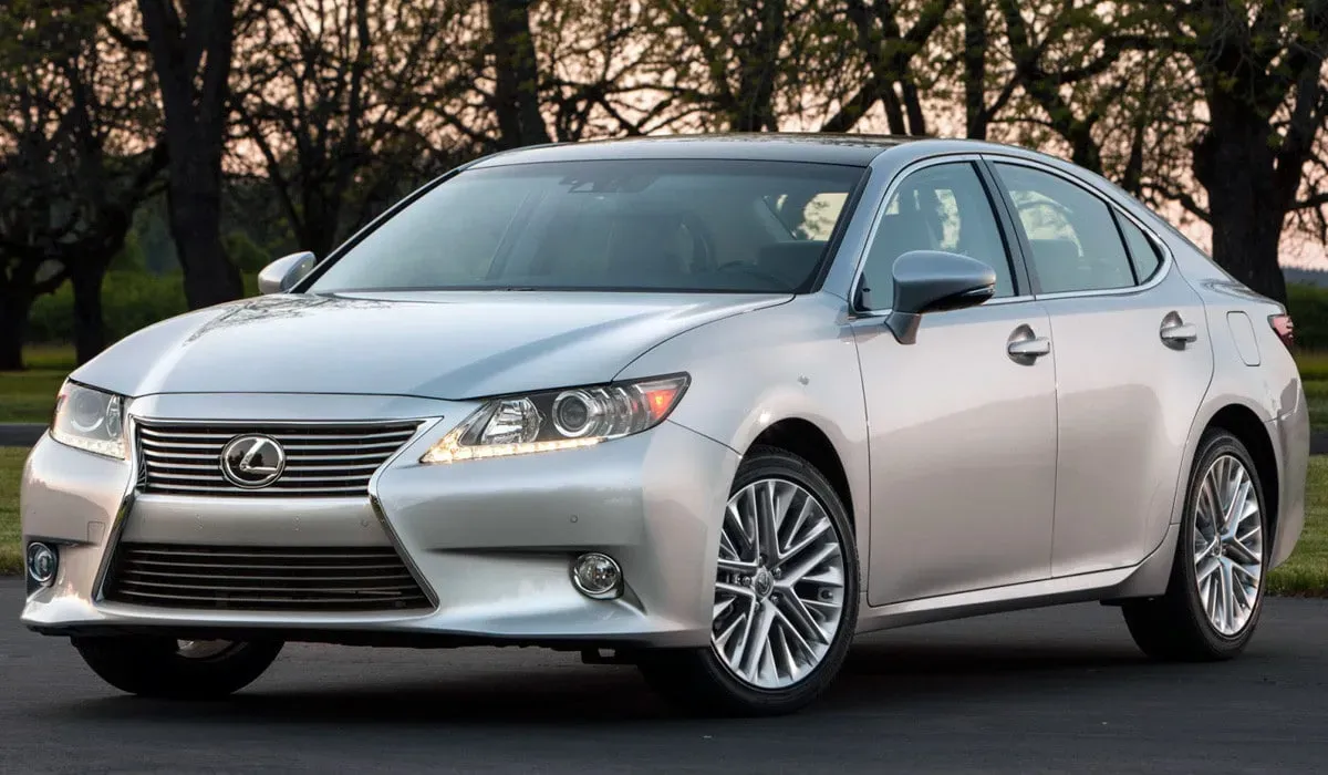 Lexus ES (2018 год)