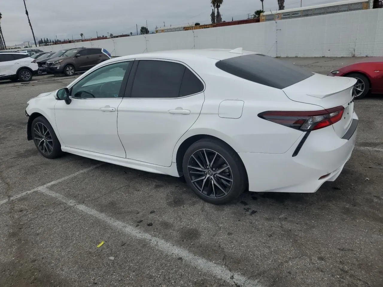 Toyota Camry (2024 год)