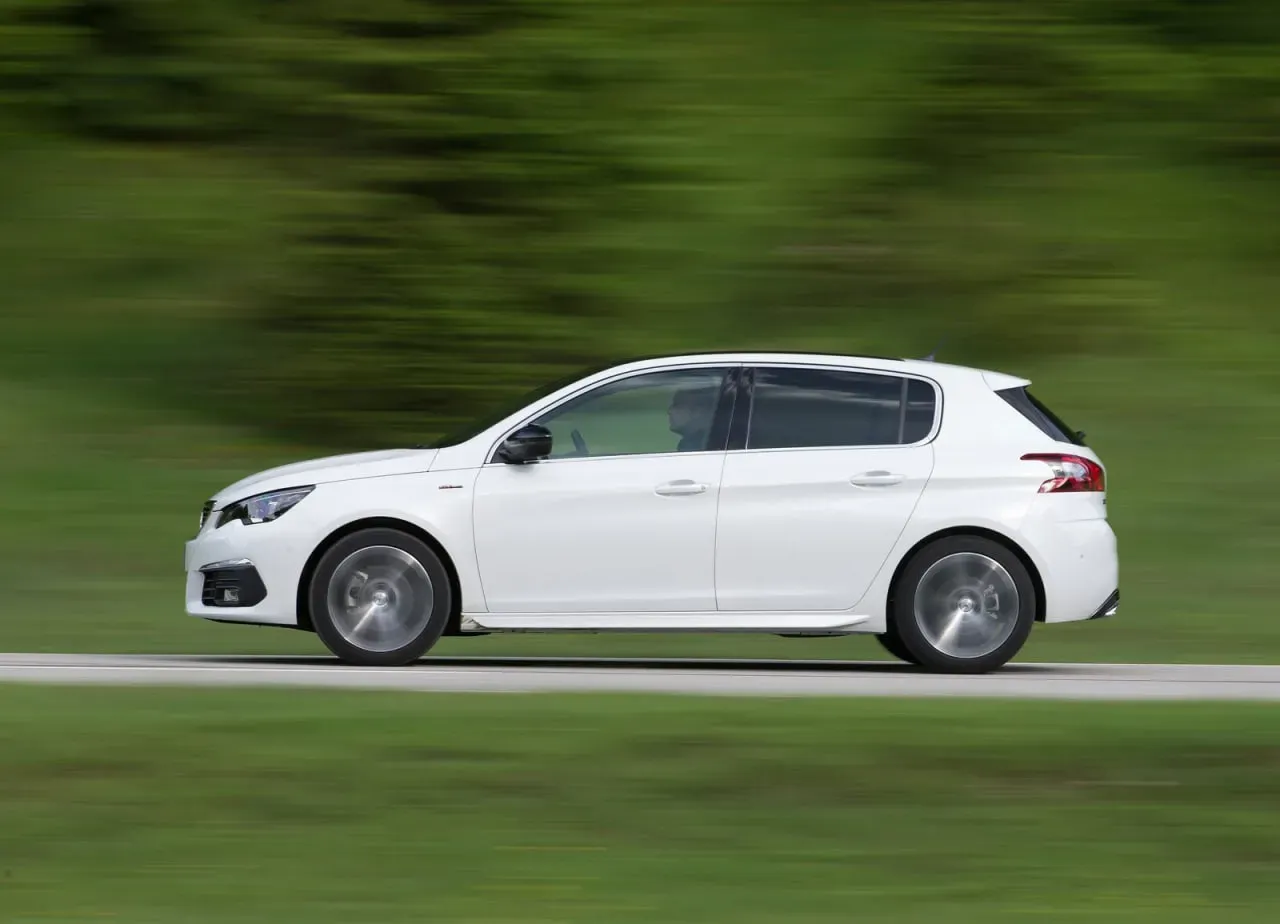 Peugeot 308 Hatchback (Пежо 308 хетчбек)