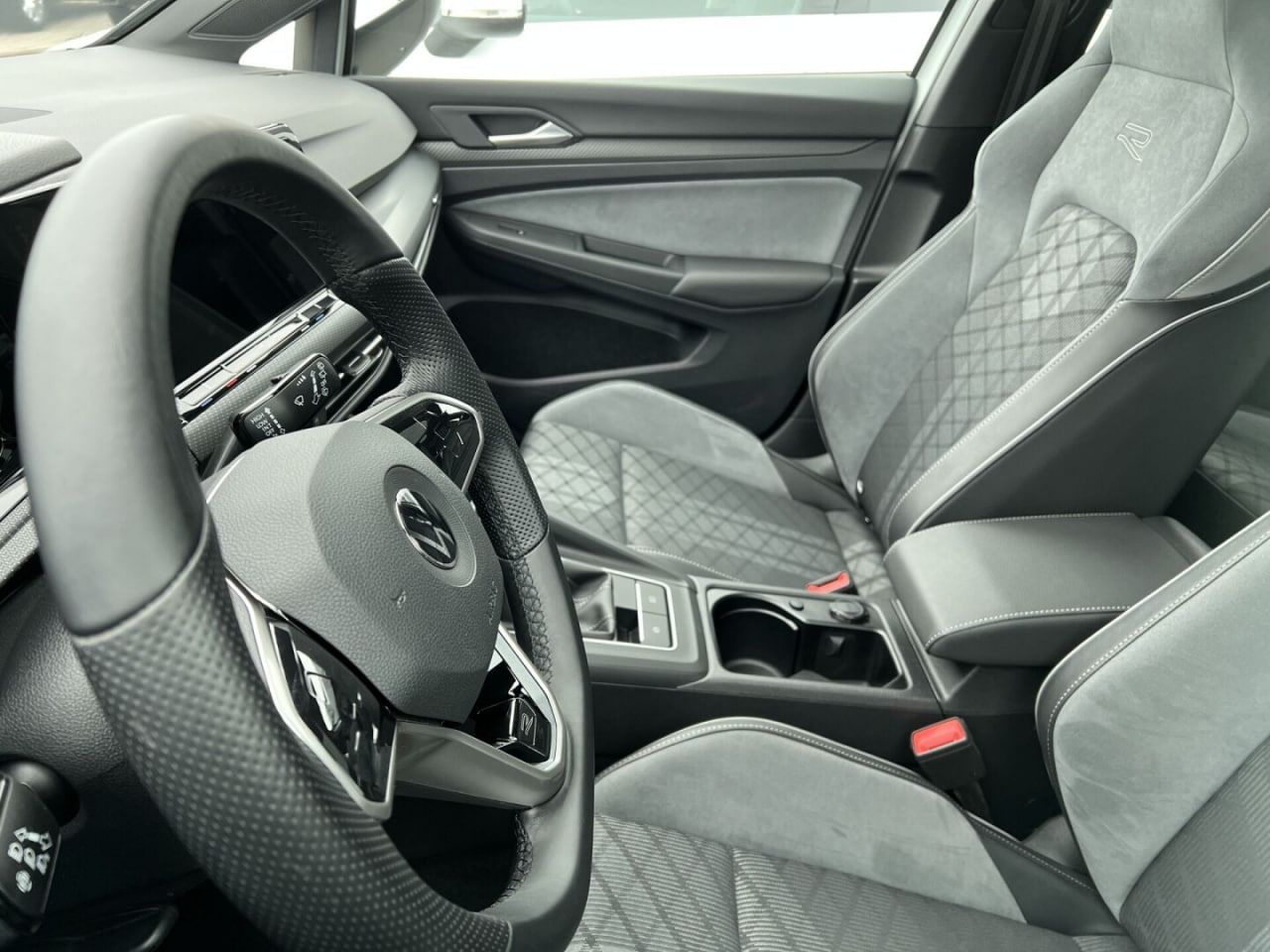 Салон Volkswagen Golf 8